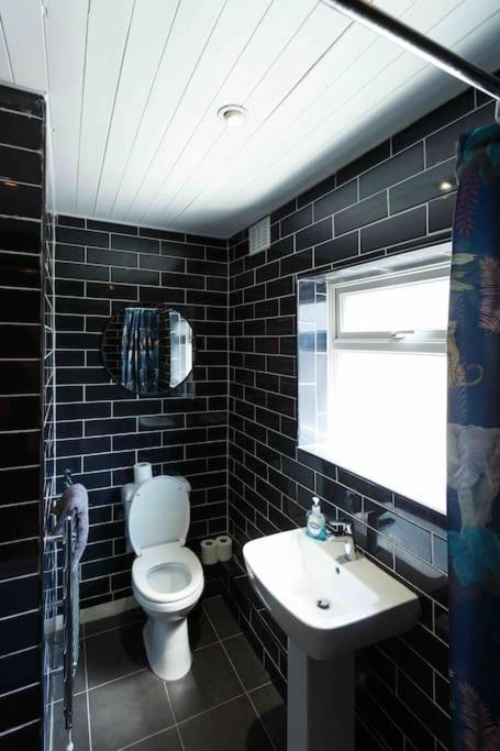 Chester/Handbridge Sleeps 9 + Netflix Hough Green Bagian luar foto